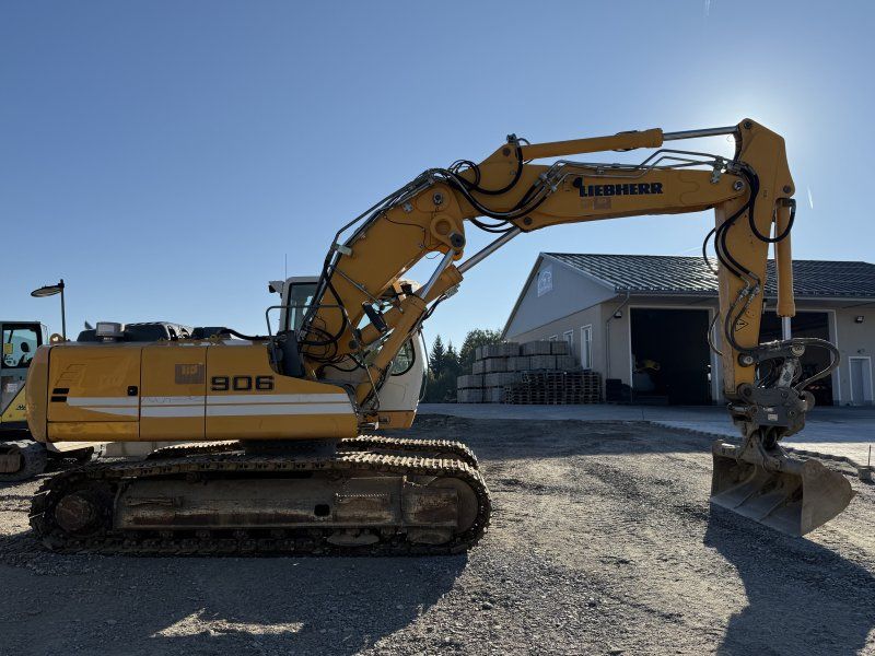 Liebherr R 906