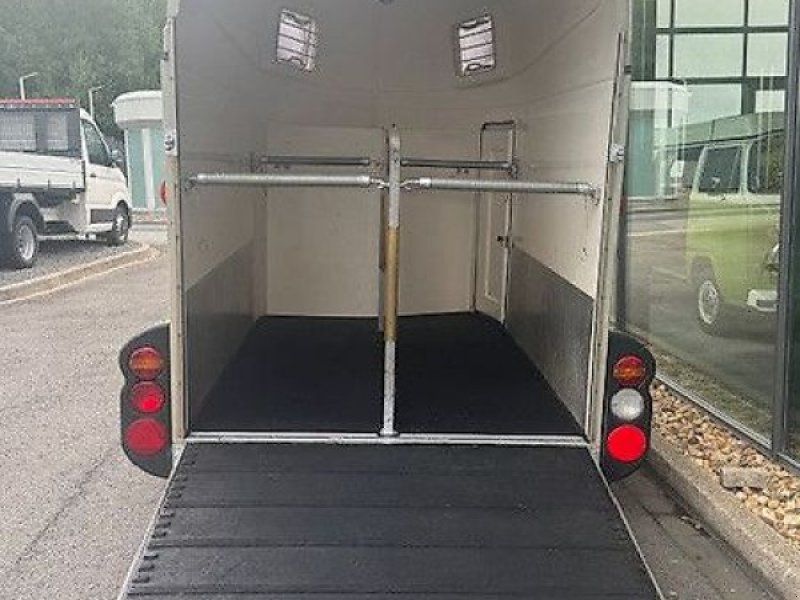 Humbaur Pegasus Pferdeanhänger  2,4t Vollpoly SK