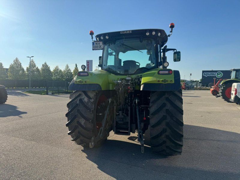 Claas Arion 650