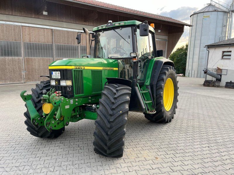 John Deere 6910S
