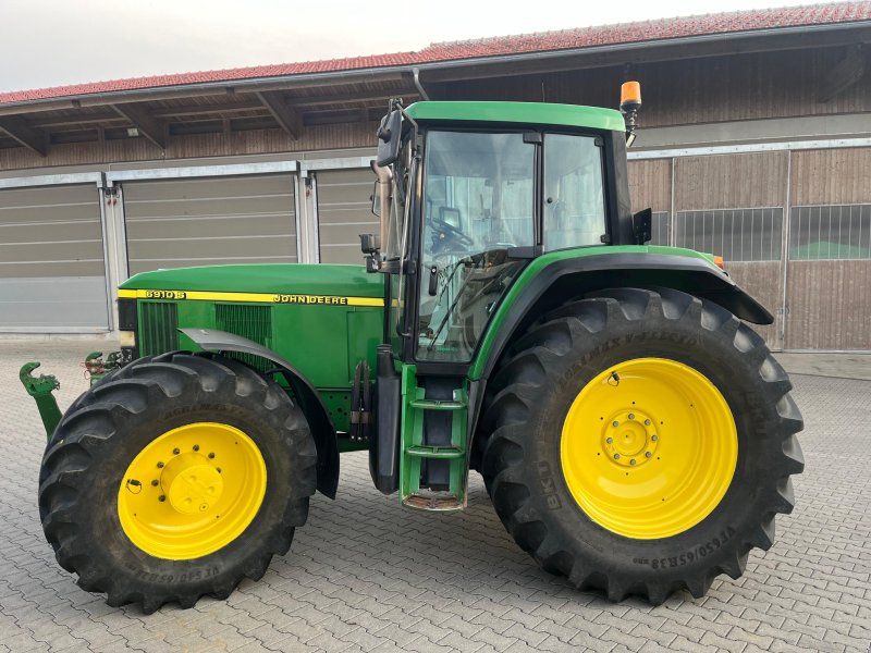 John Deere 6910S