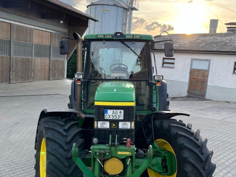 John Deere 6910S