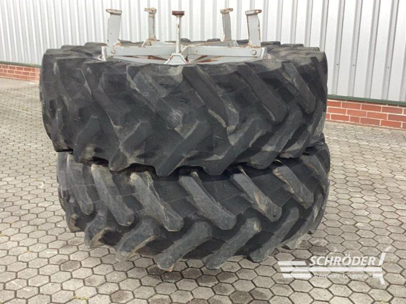 2 ZWILLINGSRÄDER 520/70 R38