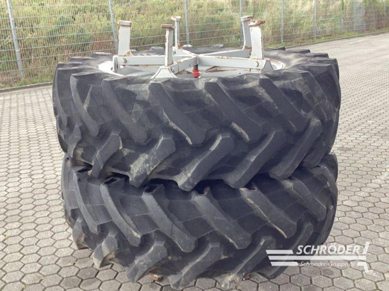 2 ZWILLINGSRÄDER 520/70 R38
