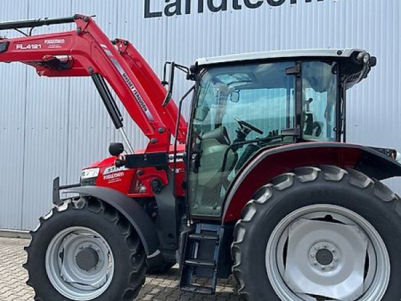 Massey Ferguson 5711M