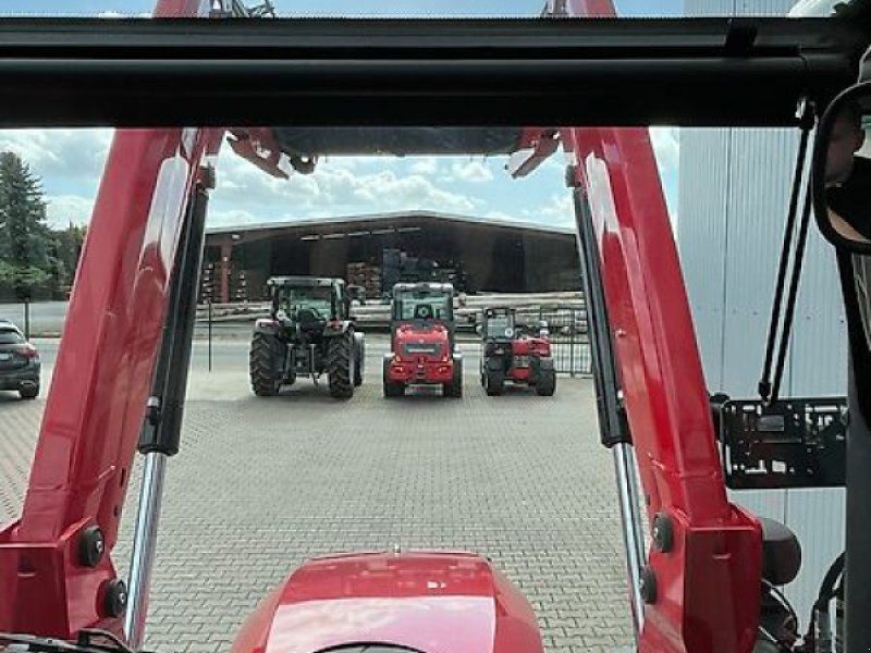 Massey Ferguson 5711M