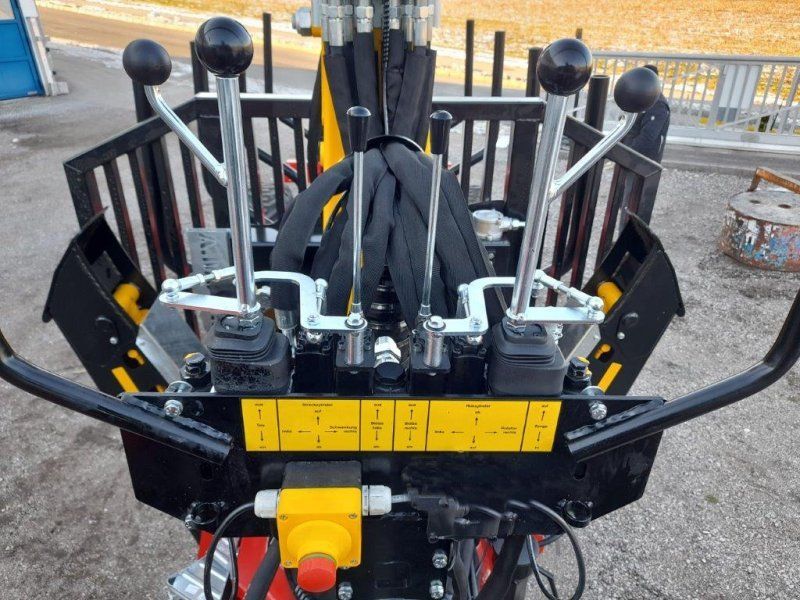 A. Moser Forst MHD-11 mit Forstkran MKL-8,7