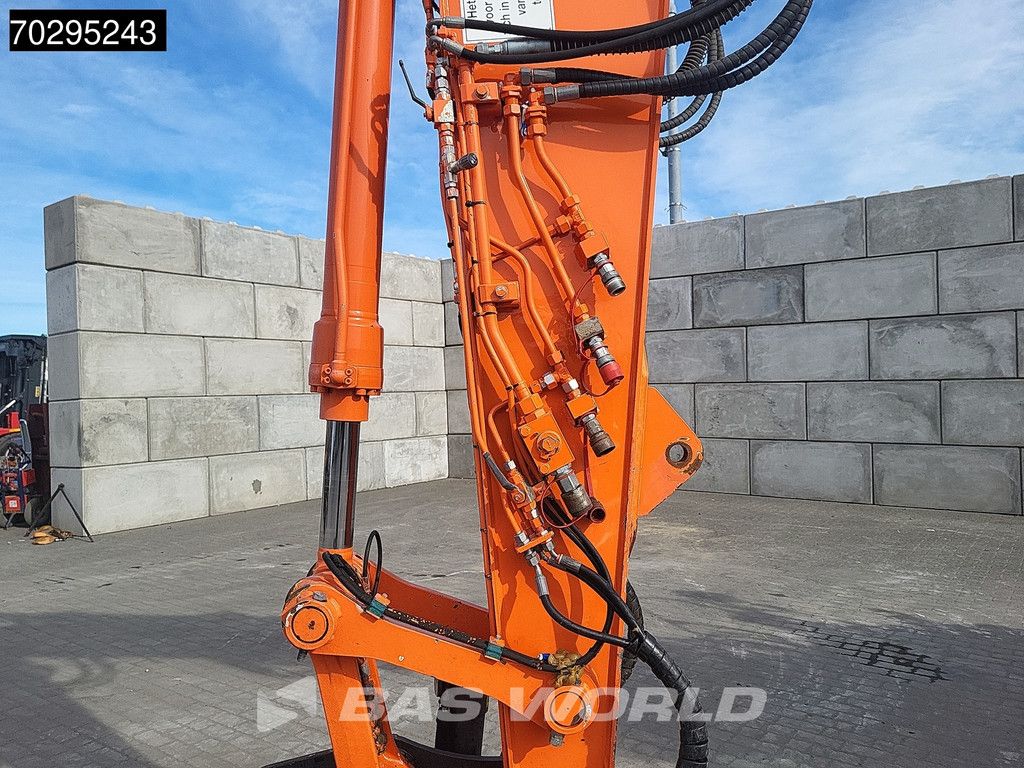 Hitachi ZX135 US -6