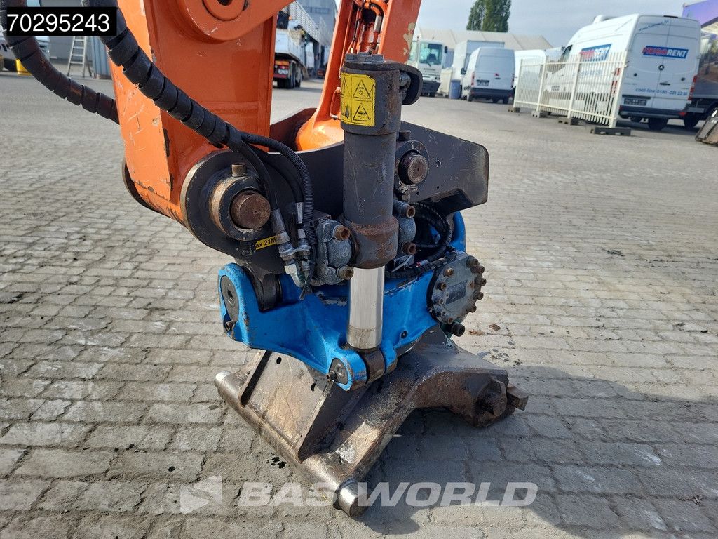 Hitachi ZX135 US -6