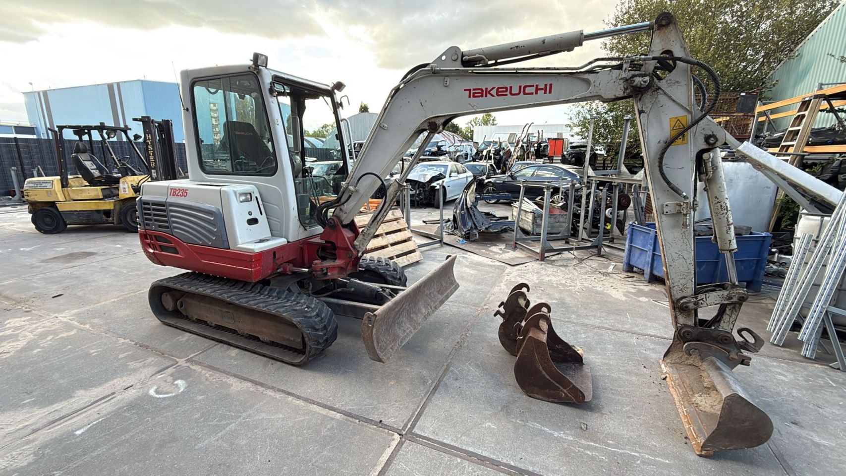 Takeuchi TB235 2009 incl 3 bakken