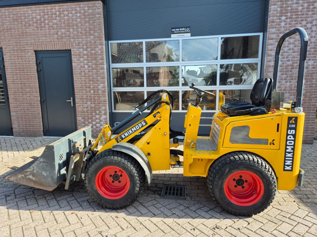 Jong gebruikte Knikmops 130 /bj 2022/ 650 uur