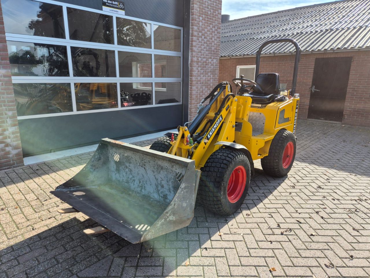 Jong gebruikte Knikmops 130 /bj 2022/ 650 uur