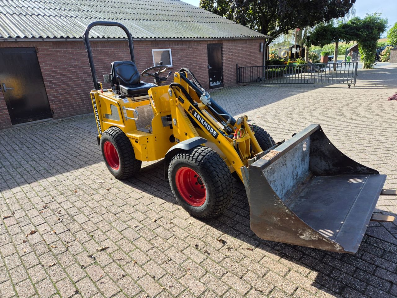 Jong gebruikte Knikmops 130 /bj 2022/ 650 uur