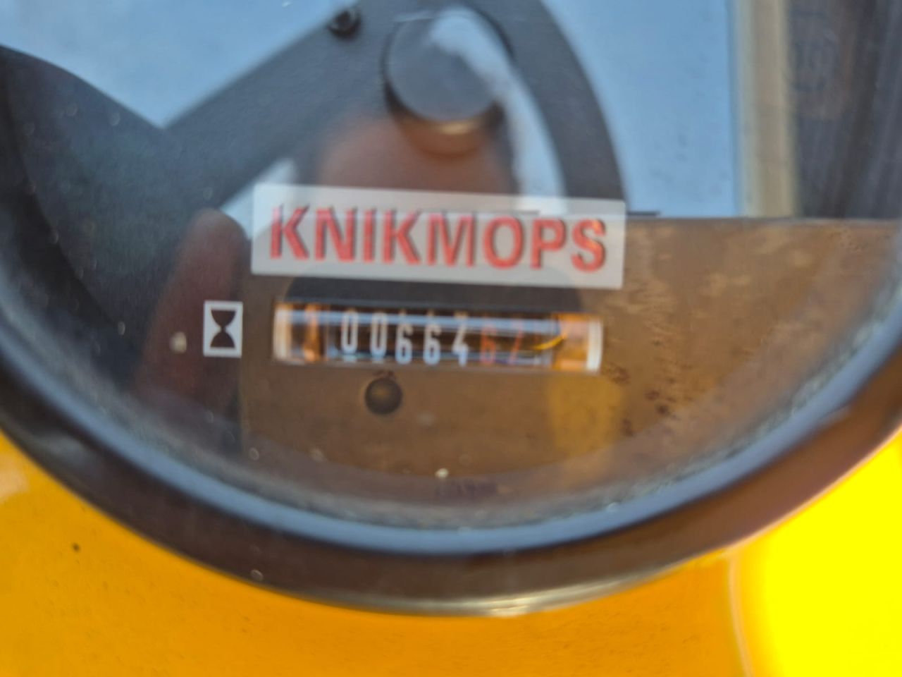 Jong gebruikte Knikmops 130 /bj 2022/ 650 uur