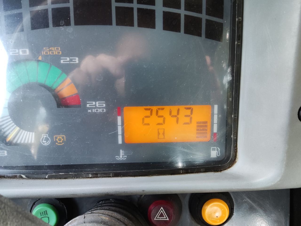 JOHN DEERE tractor (type 3200X, 65 pk, STOLL voorlader, etc)