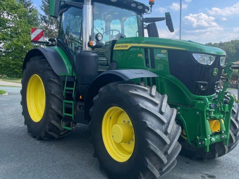 John Deere 6R250