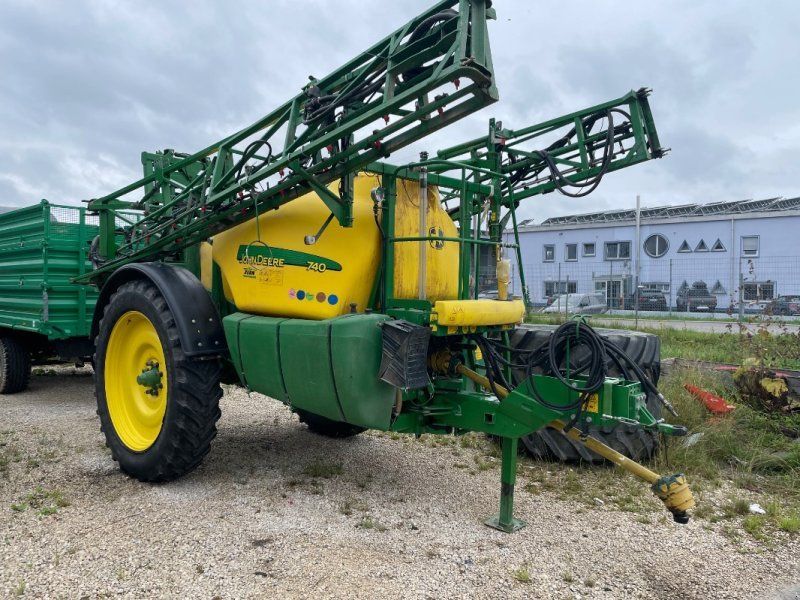 John Deere 740