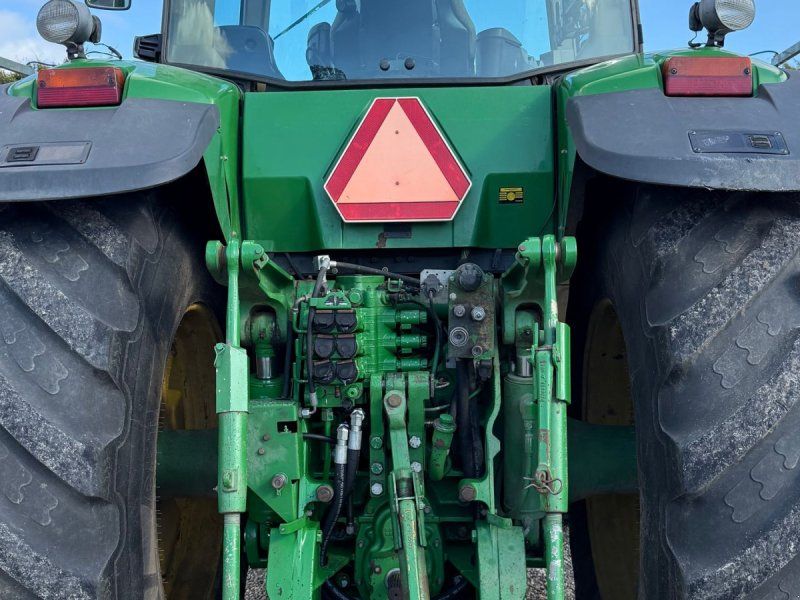 John Deere 8320