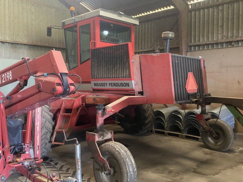 Massey Ferguson 885 skårlægger med Macdon 21 fods bord