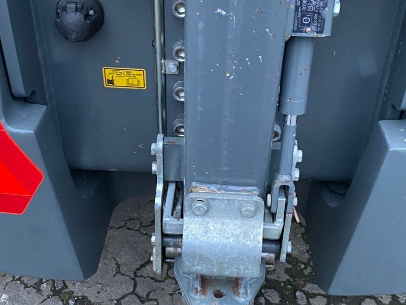 Kramer KT 557