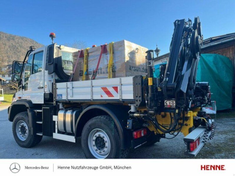 Mercedes-Benz U 323 mit HIAB Kran D072-4
