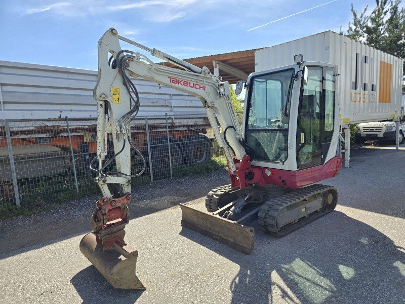 Takeuchi TB228