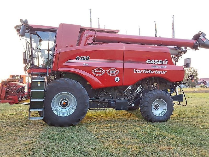 Case IH Axial-Flow 6150 inkl. Schneidwerk 7,62 m und Wagen