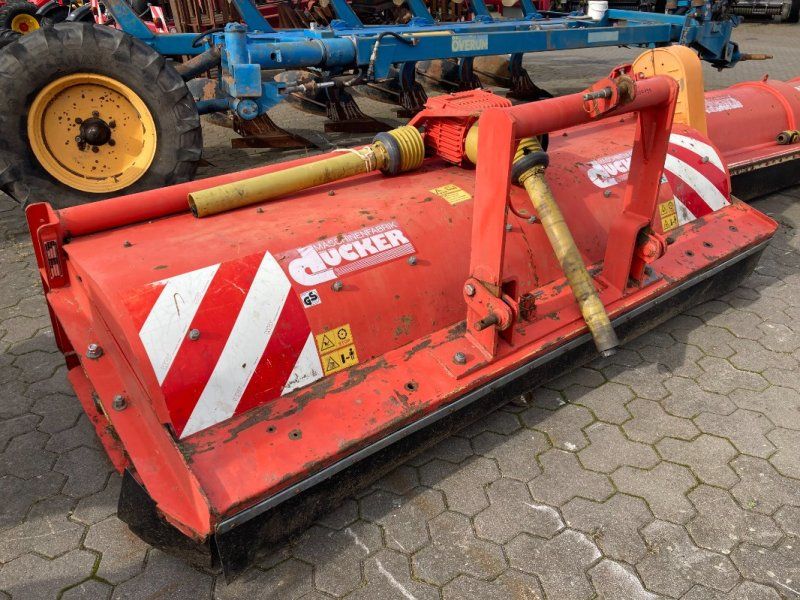 Dücker UM 27