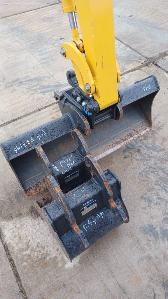Komatsu PC16R-3HS