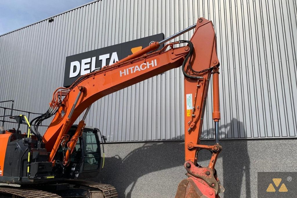 Hitachi ZX225USLC-6