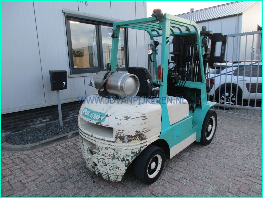 Artison FG30 Nissan LPG 2499uur+triplex4.5m+shift+210cm hoog