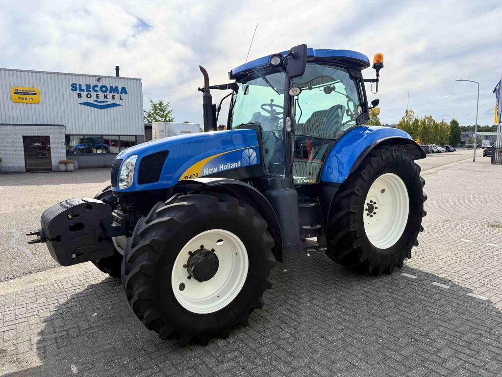 New Holland T6070 Elite