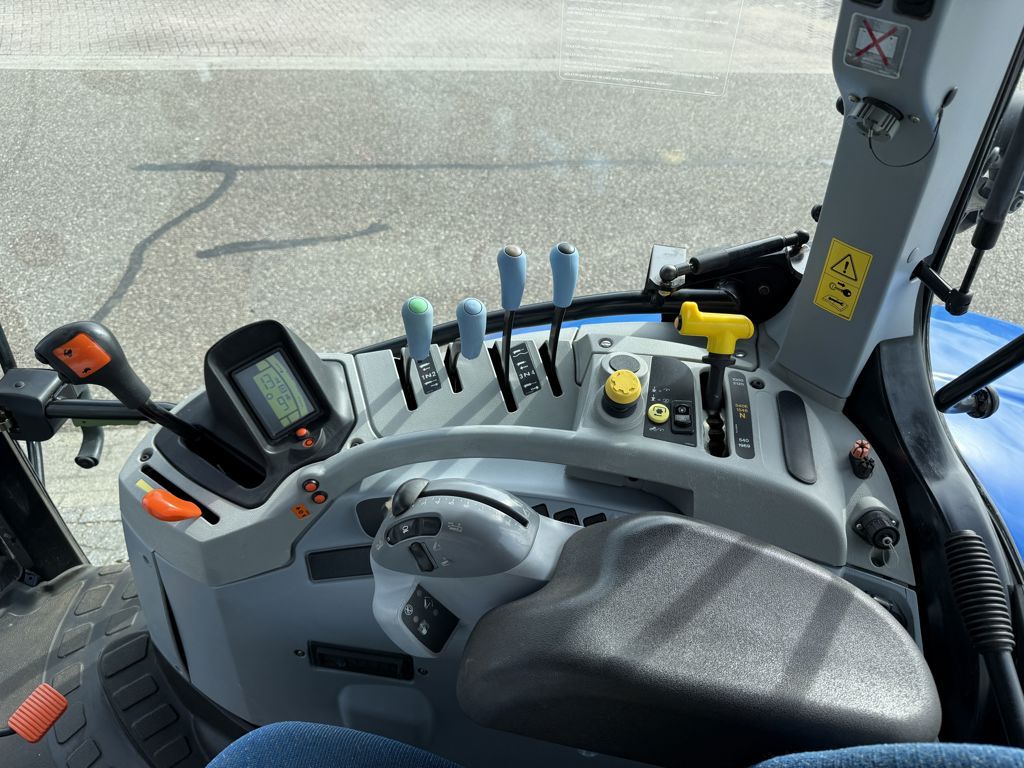 New Holland T6070 Elite