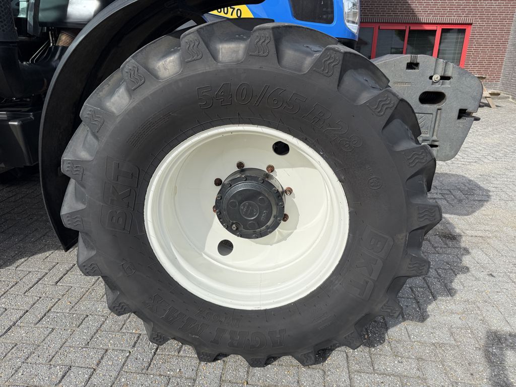 New Holland T6070 Elite
