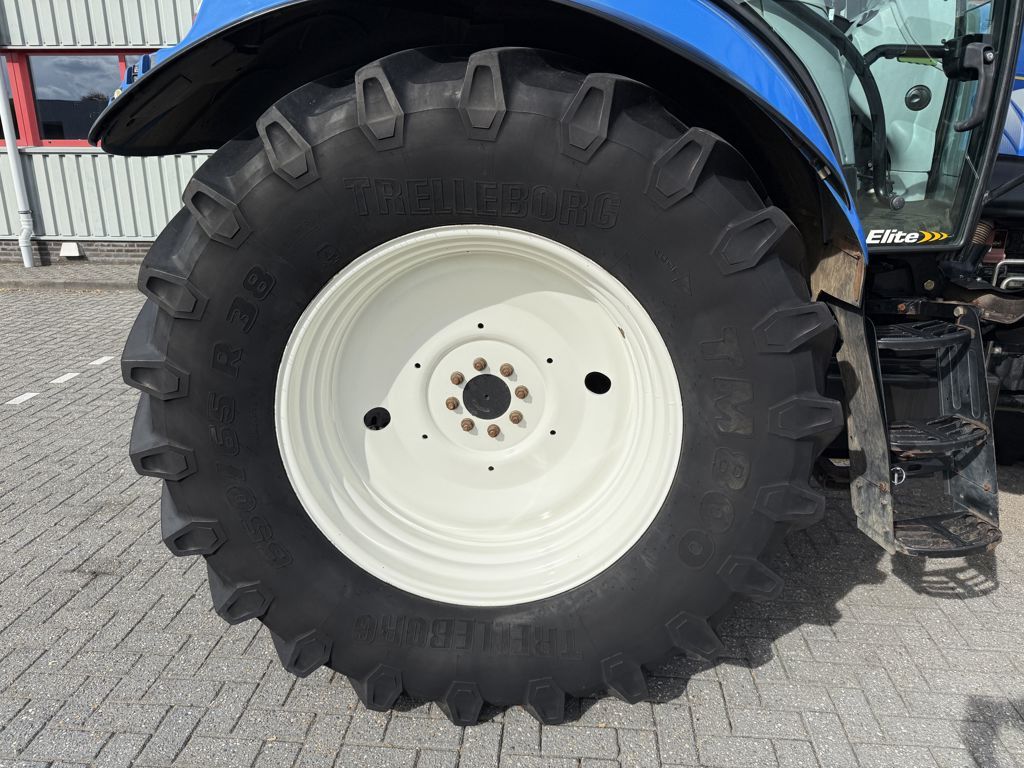 New Holland T6070 Elite