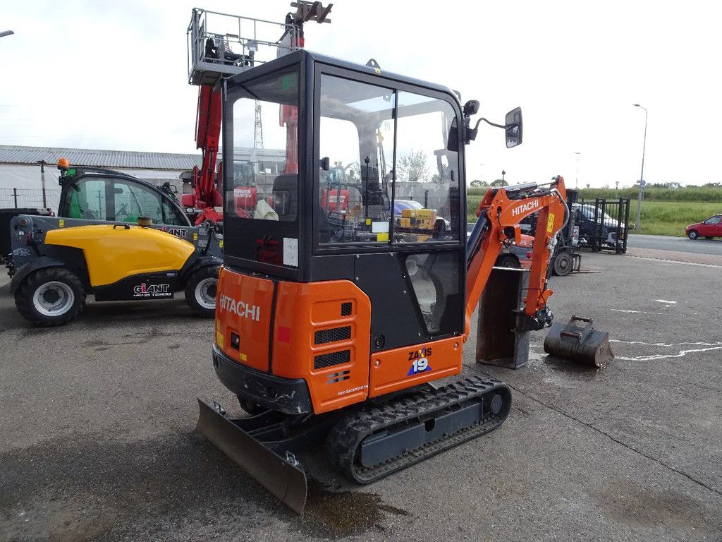 Hitachi ZX19-6