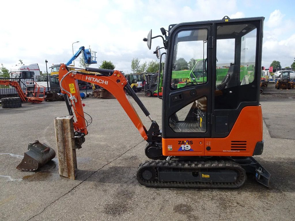 Hitachi ZX19-6
