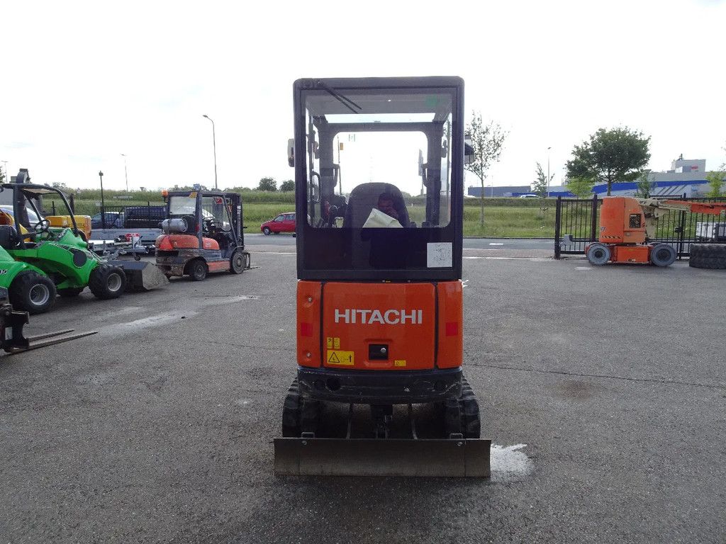 Hitachi ZX19-6