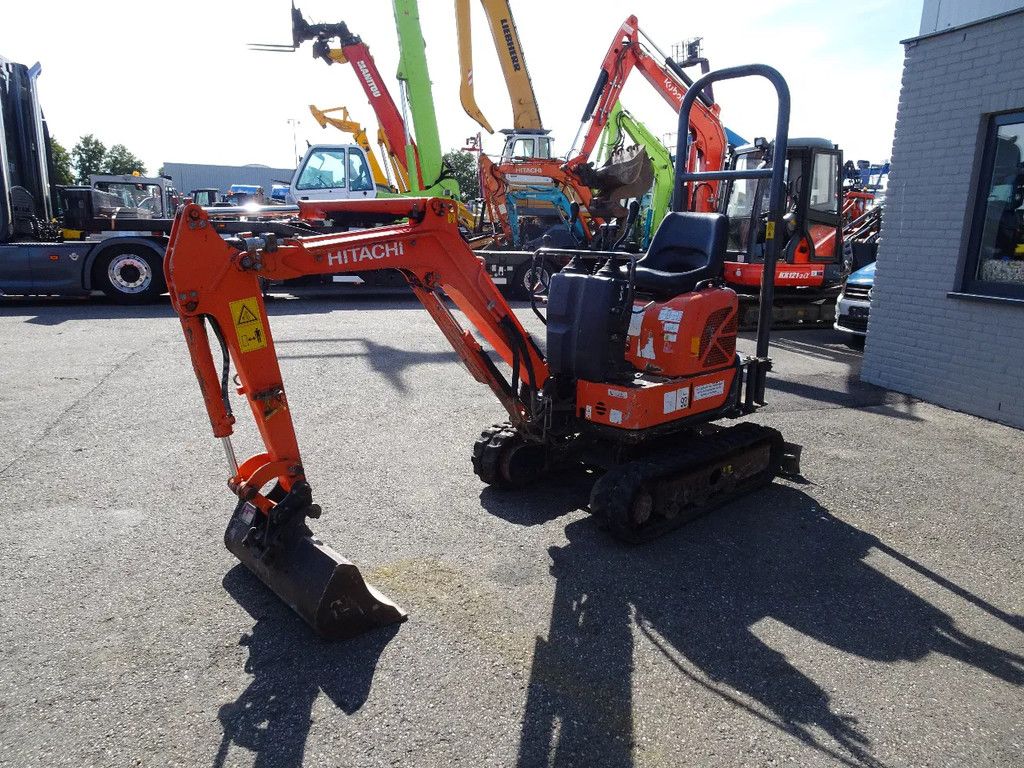 Hitachi ZX10U