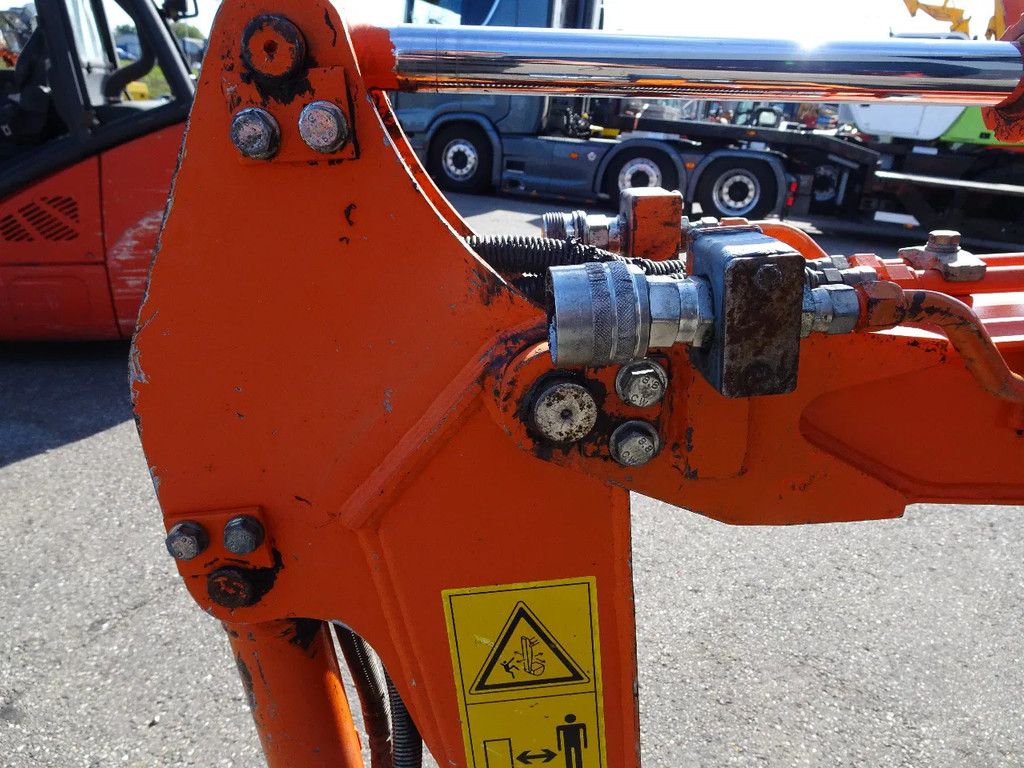 Hitachi ZX10U