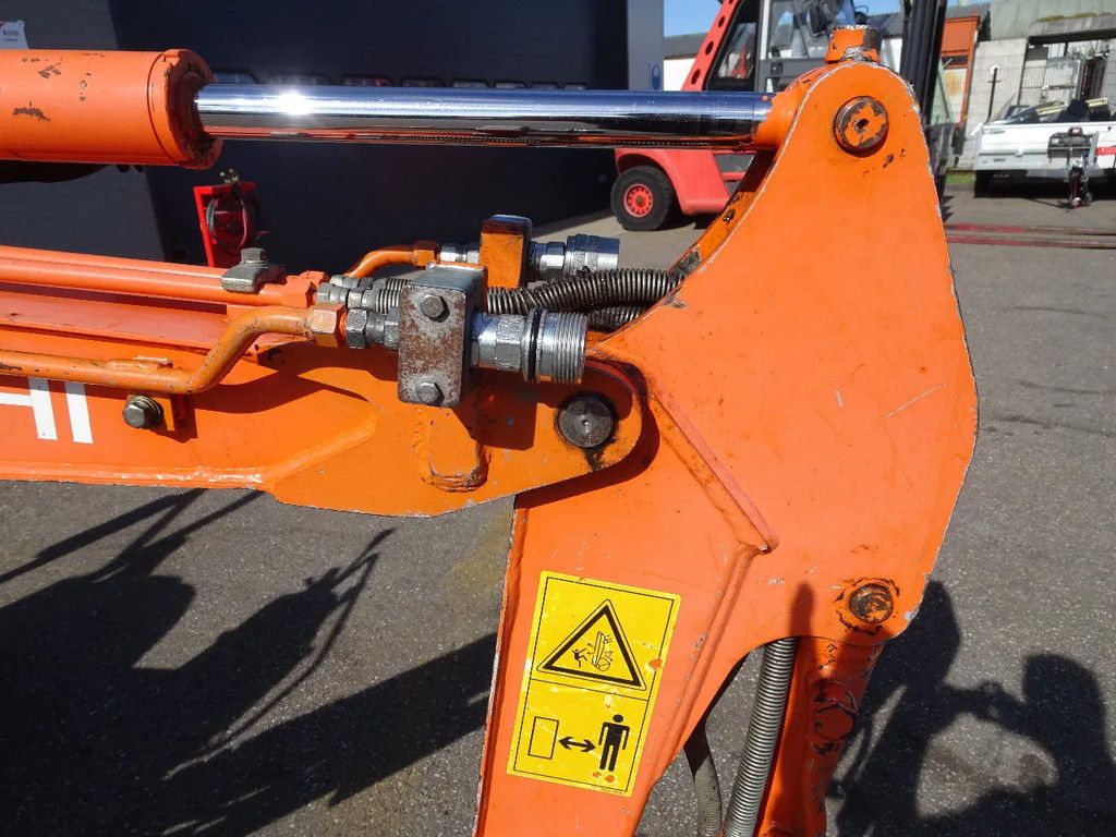 Hitachi ZX10U