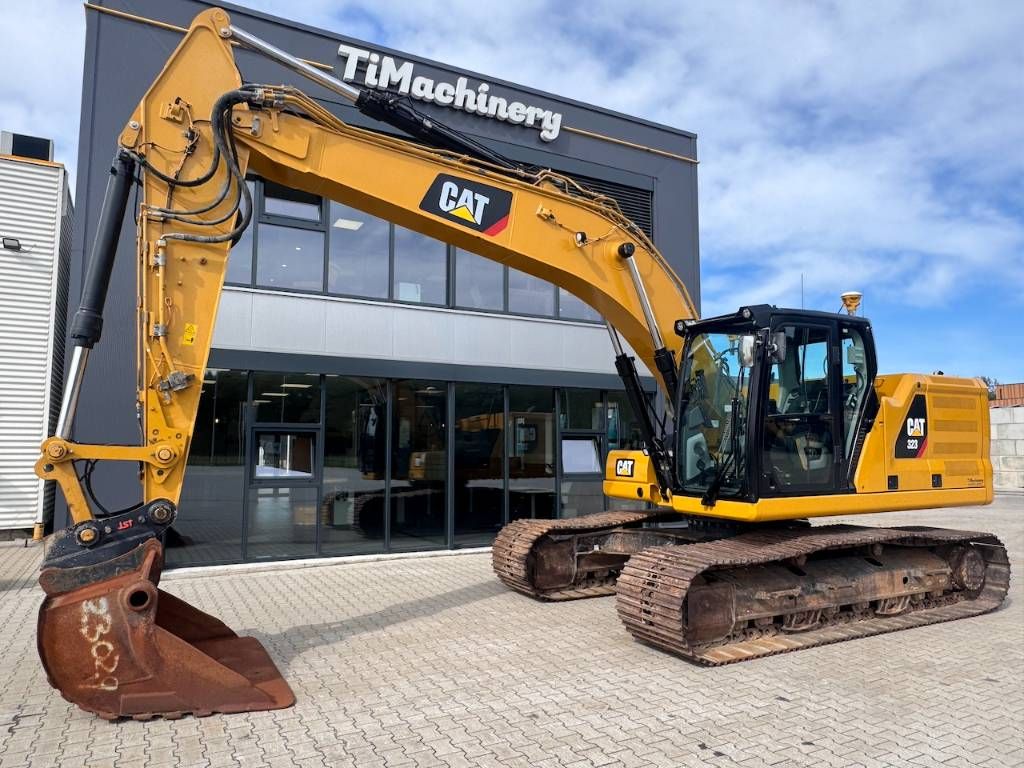 CAT 323