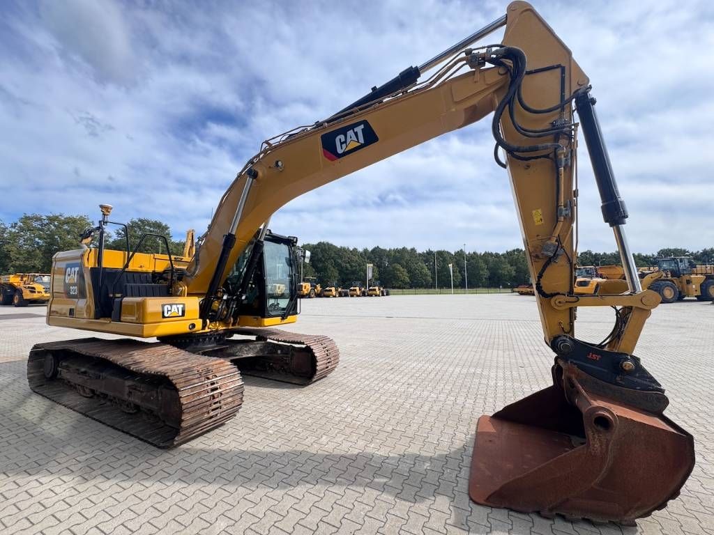 CAT 323