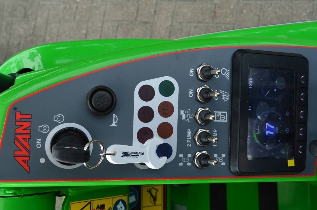Avant 523 TDL met M-sweep HSTV600 veegmachine