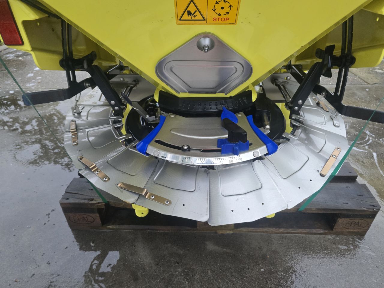 Zout strooier Rauch axeo 18.1 C zoutstrooier