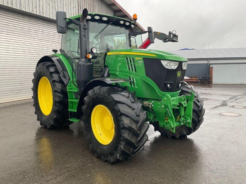 John Deere 6215R