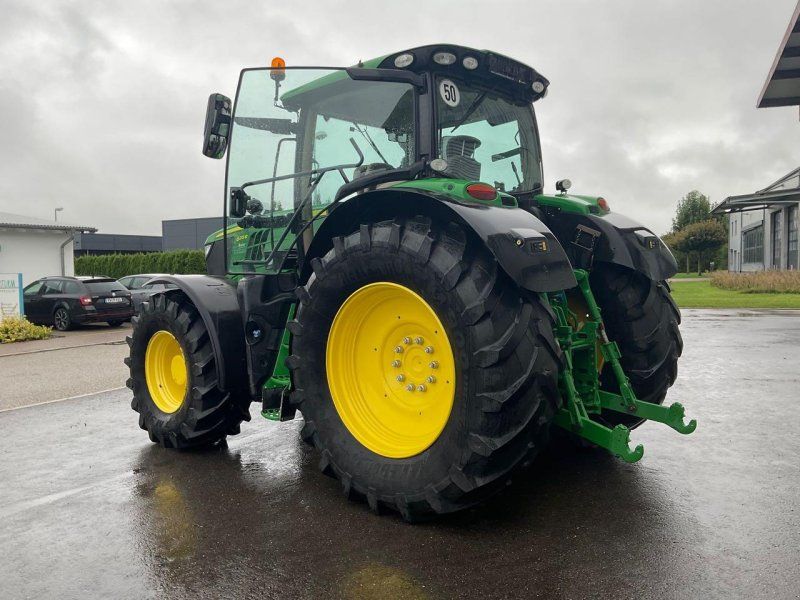 John Deere 6215R