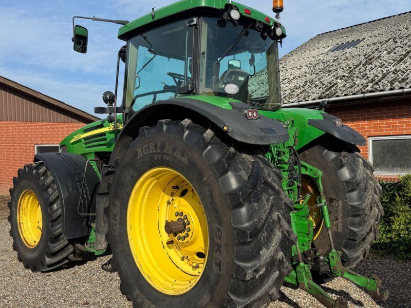 John Deere 7920