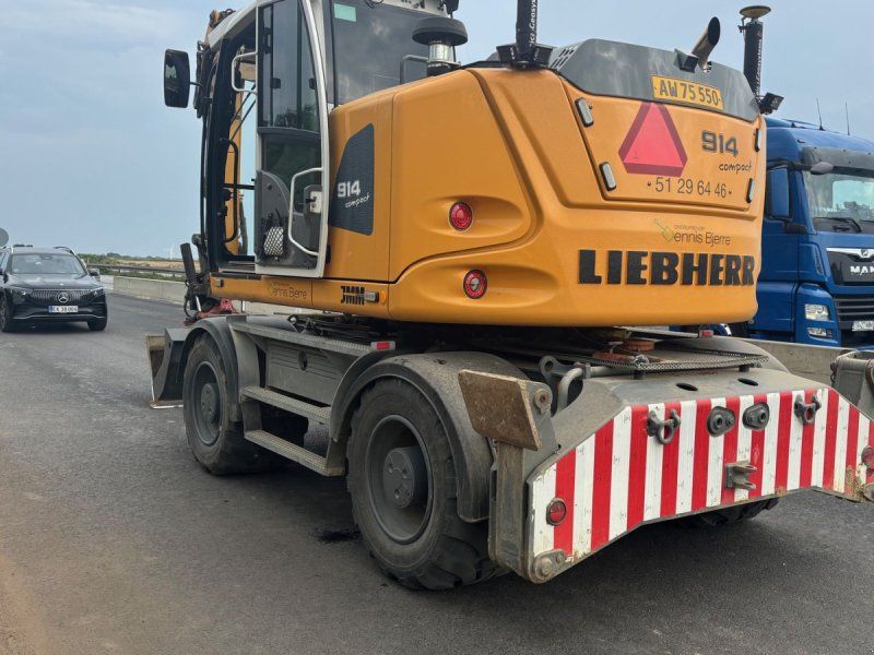 Liebherr A914 Compact