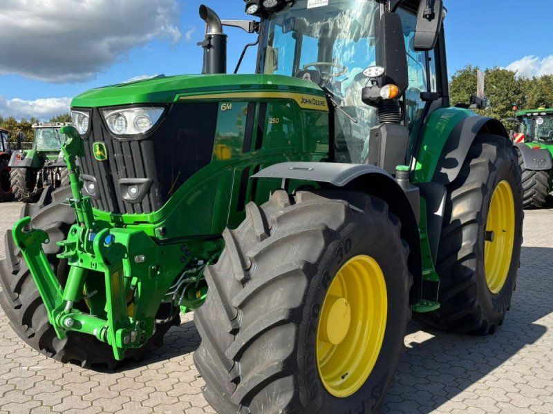 John Deere 6M 250 Kun 50 timer! Den nyeste 6M model. Ring til Ulrik på 4025